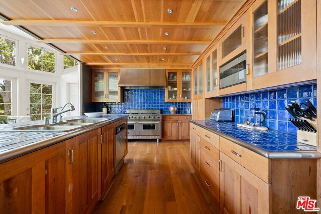 10339 Glenbarr Avenue, Los Angeles, CA 90064