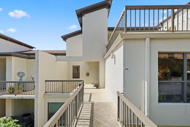 800 GREENSWARD Court 203-I, Delray Beach, FL 33445