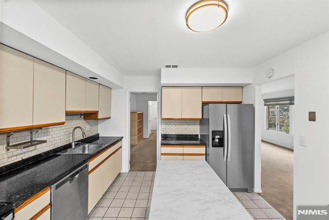 319 Gorge Road 5, Cliffside Park, NJ 07010