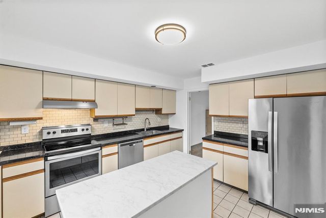 319 Gorge Road 5, Cliffside Park, NJ 07010