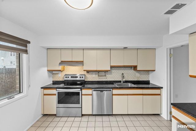 319 Gorge Road 5, Cliffside Park, NJ 07010