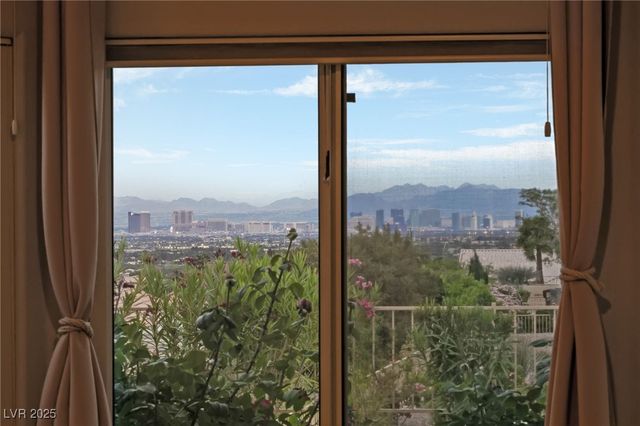 2728 Faiss Drive, Las Vegas, NV 89134