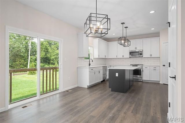 3304 White Pine Drive, Imperial, MO 63052