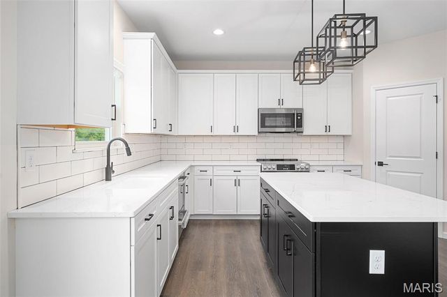 3304 White Pine Drive, Imperial, MO 63052