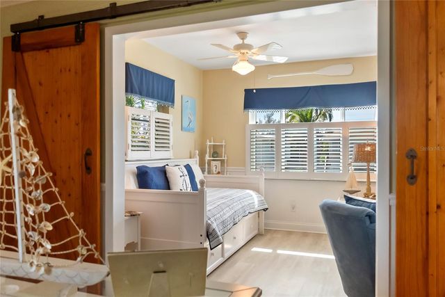 2905 AVENUE C, Holmes Beach, FL 34217