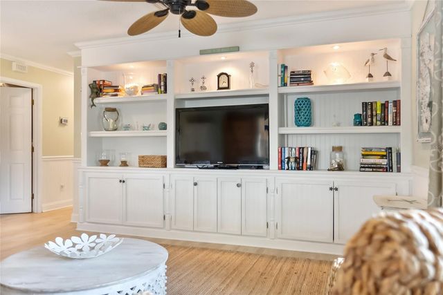 2905 AVENUE C, Holmes Beach, FL 34217