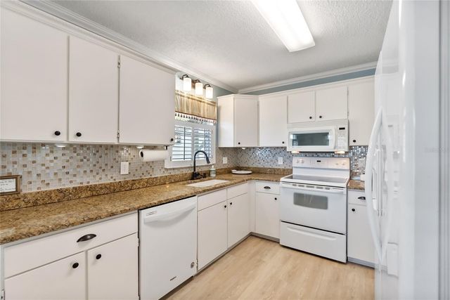 2905 AVENUE C, Holmes Beach, FL 34217