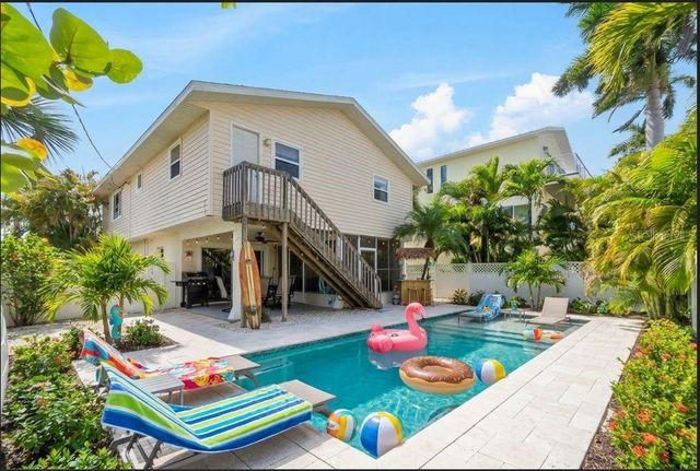 2905 AVENUE C, Holmes Beach, FL 34217