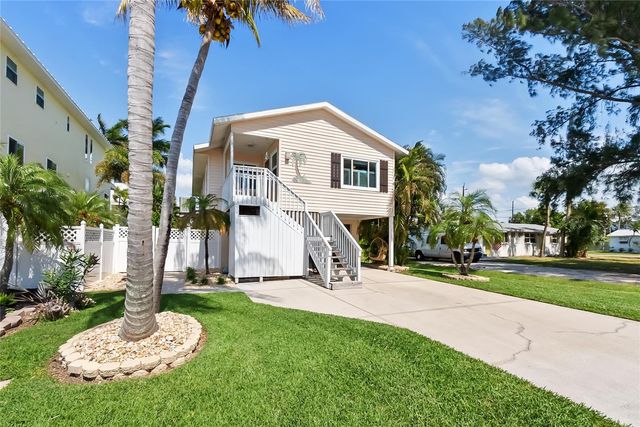 2905 AVENUE C, Holmes Beach, FL 34217