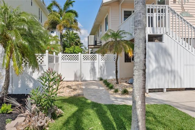 2905 AVENUE C, Holmes Beach, FL 34217