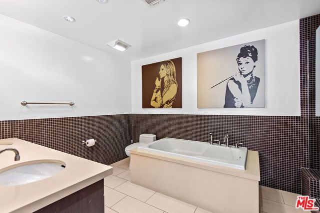 718 N Croft Avenue 103, Los Angeles, CA 90069