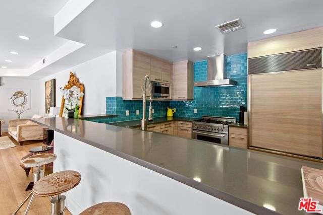 718 N Croft Avenue 103, Los Angeles, CA 90069