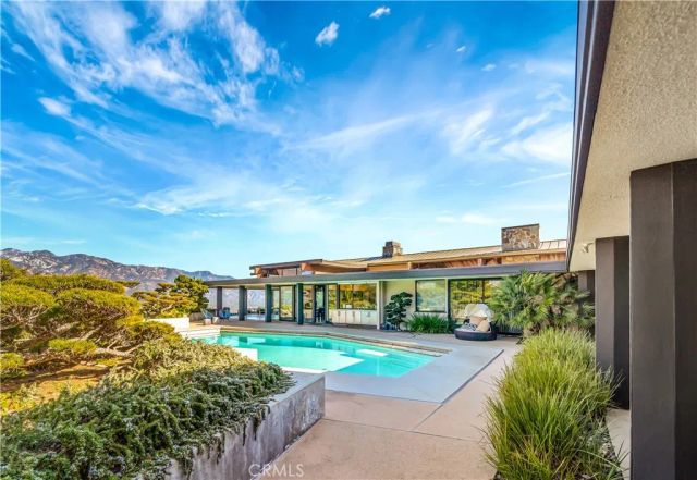 3820 Domal Lane, La Canada Flintridge, CA 91011