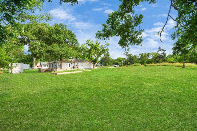 5915 Guyler Street, Wallis, TX 77485