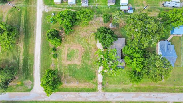 5915 Guyler Street, Wallis, TX 77485
