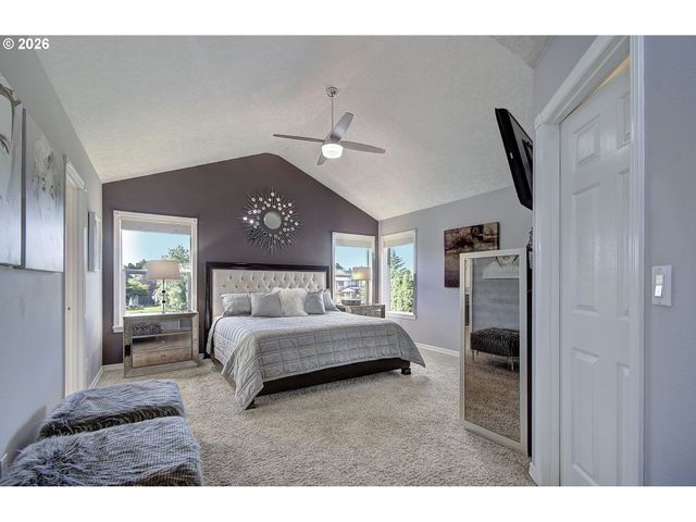 22002 Ne LACHENVIEW Ln, Fairview, OR 97024