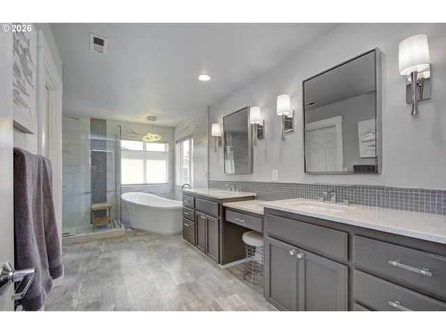 22002 Ne LACHENVIEW Ln, Fairview, OR 97024