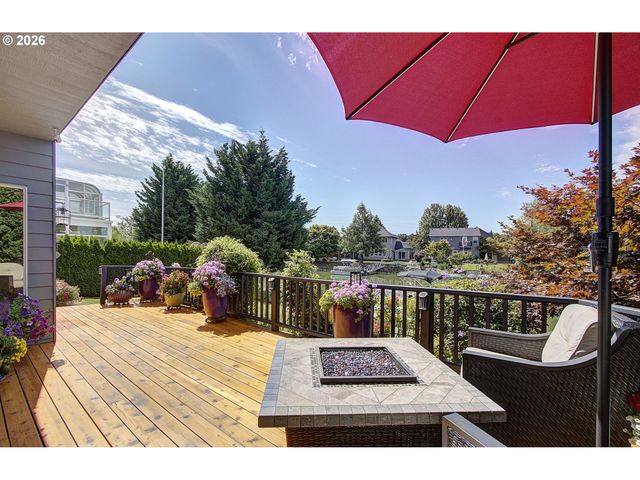 22002 Ne LACHENVIEW Ln, Fairview, OR 97024