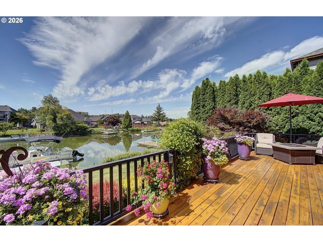 22002 Ne LACHENVIEW Ln, Fairview, OR 97024