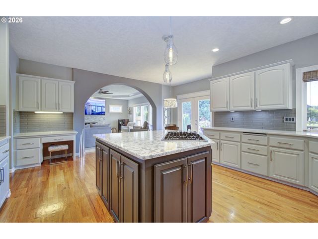 22002 Ne LACHENVIEW Ln, Fairview, OR 97024