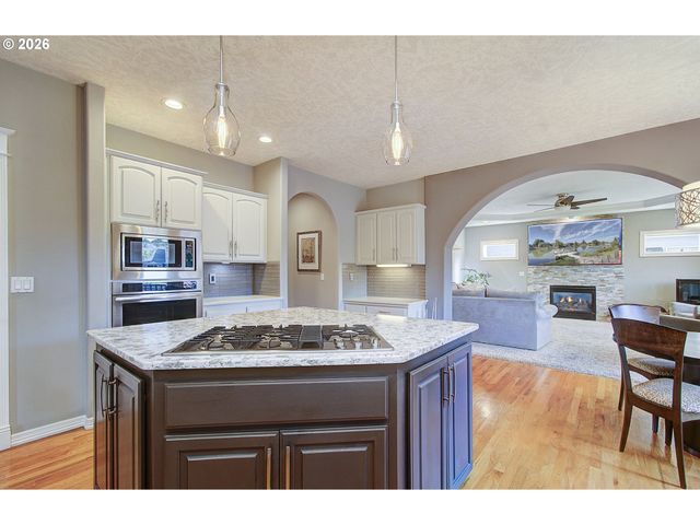 22002 Ne LACHENVIEW Ln, Fairview, OR 97024