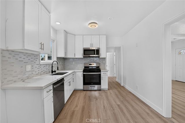 7032 Crebs Avenue, Reseda, CA 91335