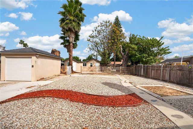 7032 Crebs Avenue, Reseda, CA 91335
