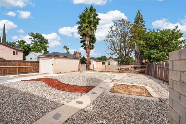 7032 Crebs Avenue, Reseda, CA 91335