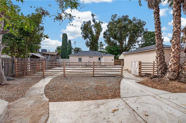 7032 Crebs Avenue, Reseda, CA 91335