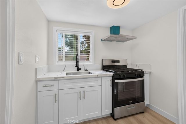 7032 Crebs Avenue, Reseda, CA 91335