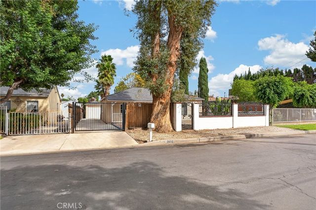 7032 Crebs Avenue, Reseda, CA 91335