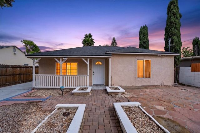 7032 Crebs Avenue, Reseda, CA 91335