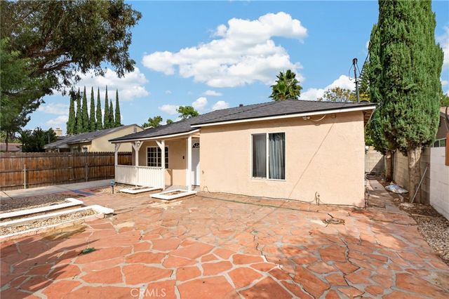 7032 Crebs Avenue, Reseda, CA 91335