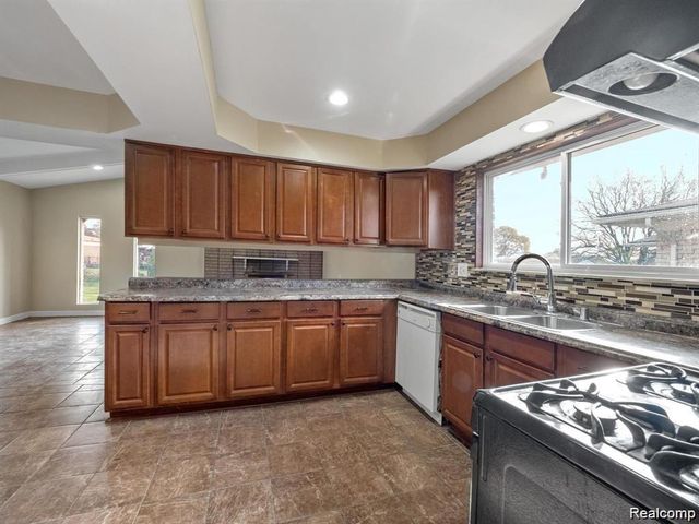 39354 Quinn Drive, Sterling Heights, MI 48310