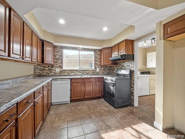 39354 Quinn Drive, Sterling Heights, MI 48310