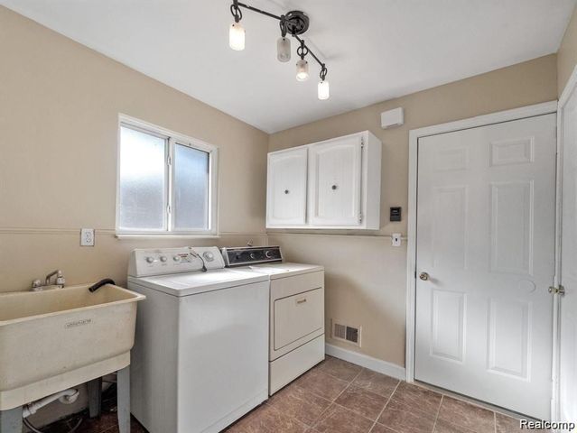 39354 Quinn Drive, Sterling Heights, MI 48310