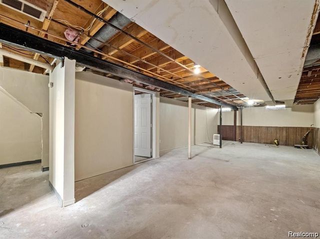 39354 Quinn Drive, Sterling Heights, MI 48310