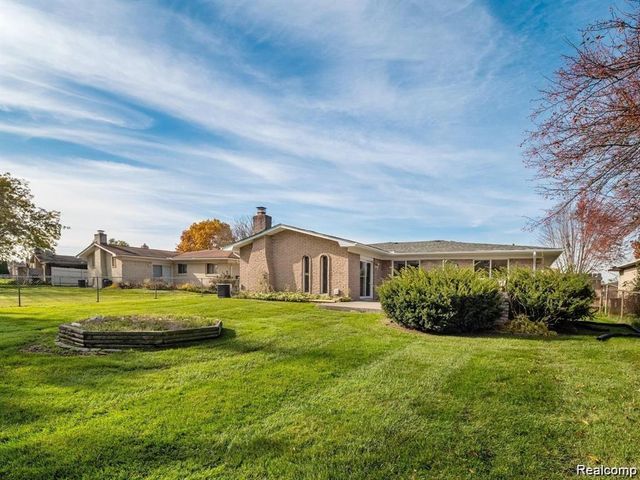 39354 Quinn Drive, Sterling Heights, MI 48310