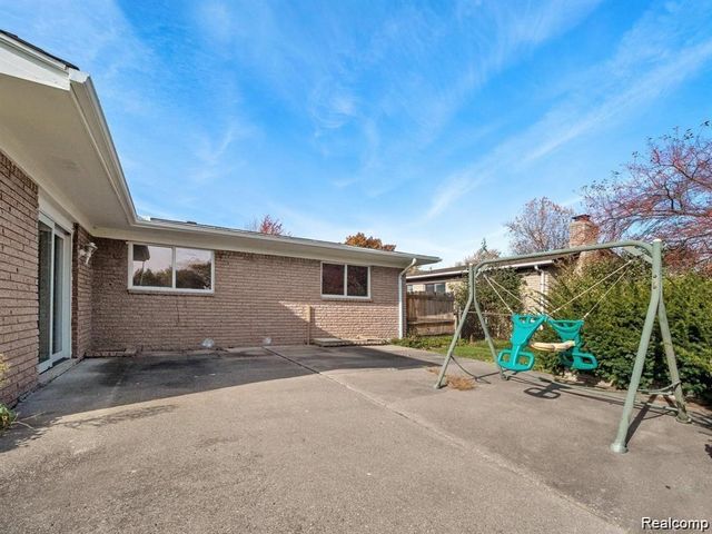 39354 Quinn Drive, Sterling Heights, MI 48310