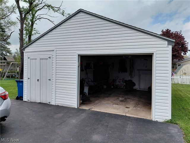 506 Moore Street, Hubbard, OH 44425
