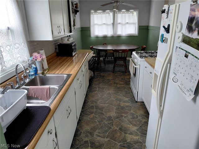 506 Moore Street, Hubbard, OH 44425
