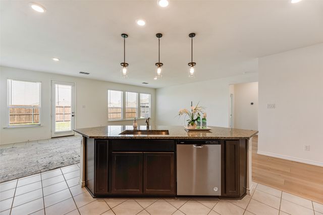 977 Adair Drive, Aubrey, TX 76227