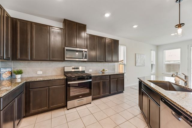 977 Adair Drive, Aubrey, TX 76227