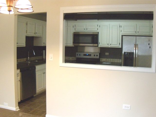 125 Acacia Circle 112, Indian Head Park, IL 60525