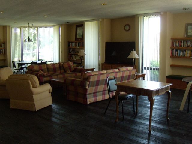 125 Acacia Circle 112, Indian Head Park, IL 60525