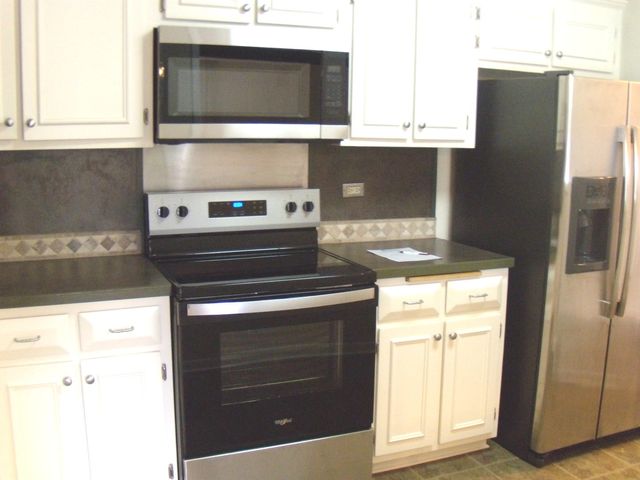 125 Acacia Circle 112, Indian Head Park, IL 60525