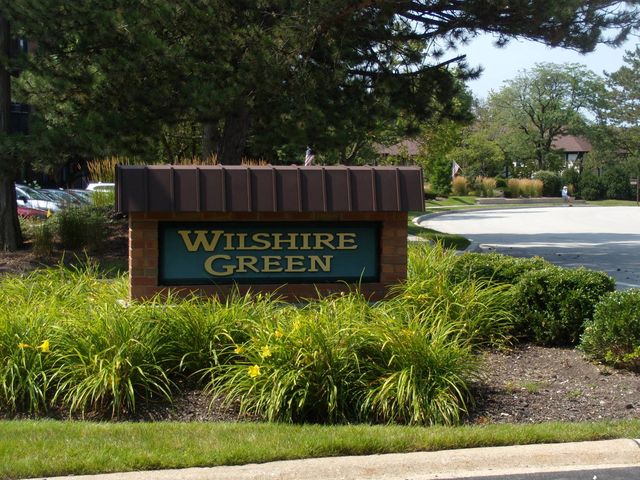 125 Acacia Circle 112, Indian Head Park, IL 60525