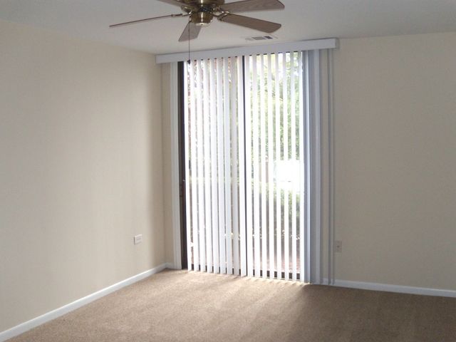 125 Acacia Circle 112, Indian Head Park, IL 60525