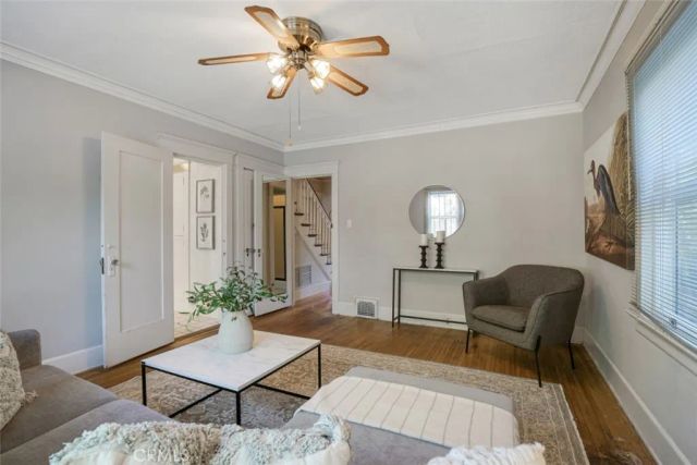 122 N Ridgewood Place, Los Angeles, CA 90004