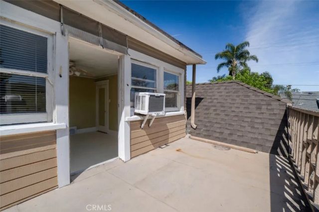 122 N Ridgewood Place, Los Angeles, CA 90004